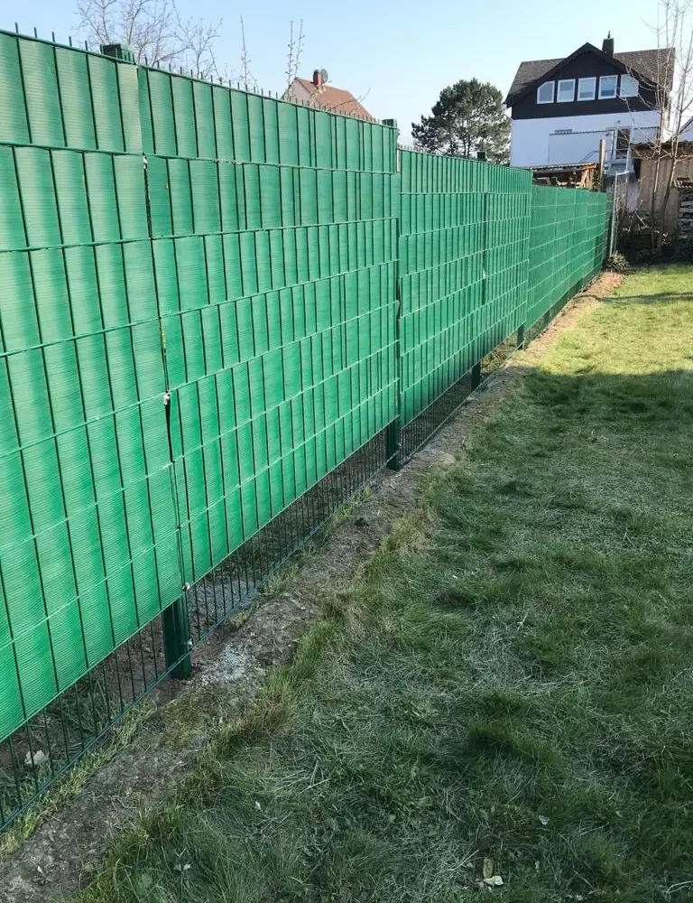 Doppelstabmatte mit grünen Sichtschutzstreifen