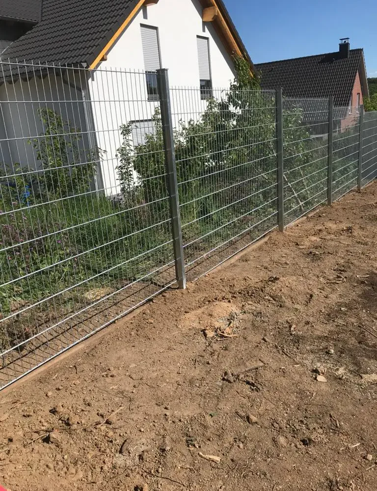 Feuerverzinkter Zaun am Neubau