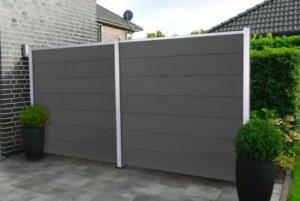 WPC-Steckzaun in Anthrazit mit Pfosten in Silber