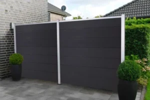 WPC-Steckzaun in Dark Charcoal mit Pfosten in Silber