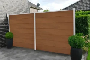 WPC-Steckzaun in Golden Teak mit Pfosten in Silber (co-extrudiert)