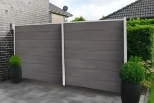WPC-Steckzaun in Kristallgrau mit Pfosten in Silber (co-extrudiert)