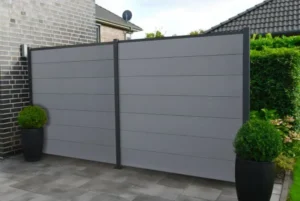 WPC-Steckzaun in Steingrau mit Pfosten in Anthrazit